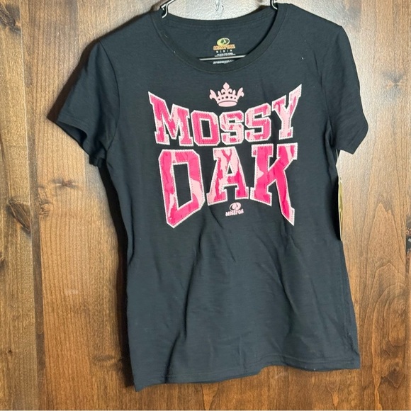 Mossy Oak Tops - NWT Mossy Oak Women’s Pink and black short sleeve Tshirt Size Medium Brand New